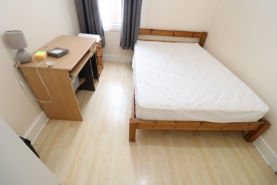 Double room - Single use to rent in Connaught Road, West Ealing, London, W13
