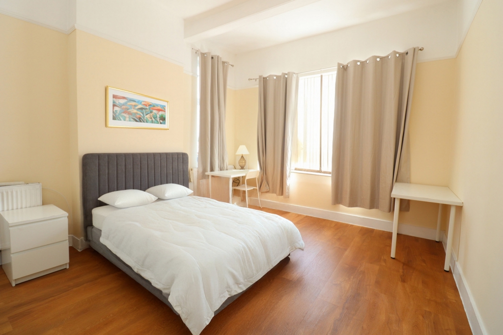 Double room - Single use to rent in Grove Park, London, SE12