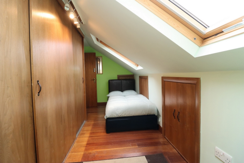 Double room - Single use to rent in Acton Central, London, W3