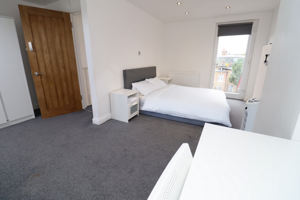 Double Room to rent in Acton Town, London, W3