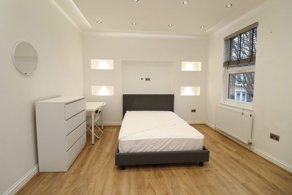 Double Room to rent in Acton Town, London, W3