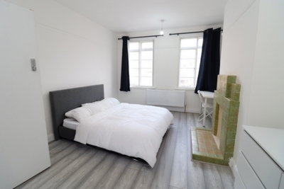 Double room - Single use to rent in New Broadway, Ealing, London, W5