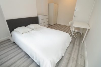 Double room - Single use to rent in New Broadway, Ealing, London, W5