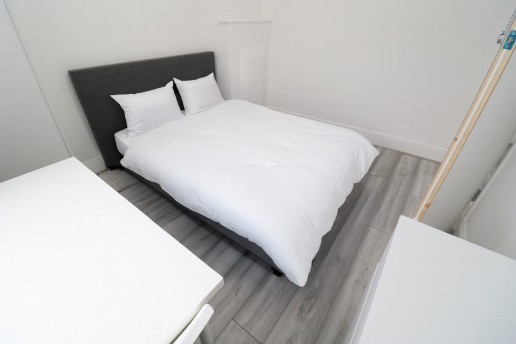 Double room - Single use to rent in Ealing, London, W5