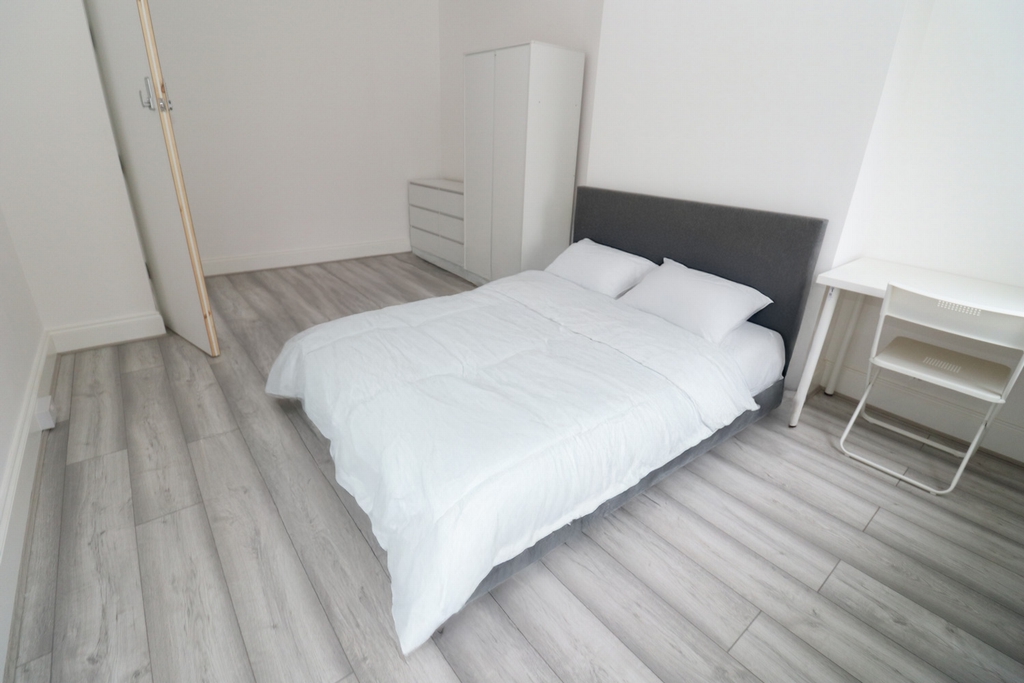 Double room - Single use to rent in Ealing, London, W5