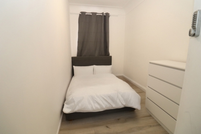 Double room - Single use to rent in New Broadway, Ealing, London, W5
