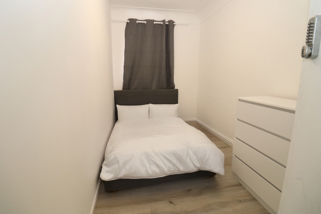 Double room - Single use to rent in Ealing, London, W5