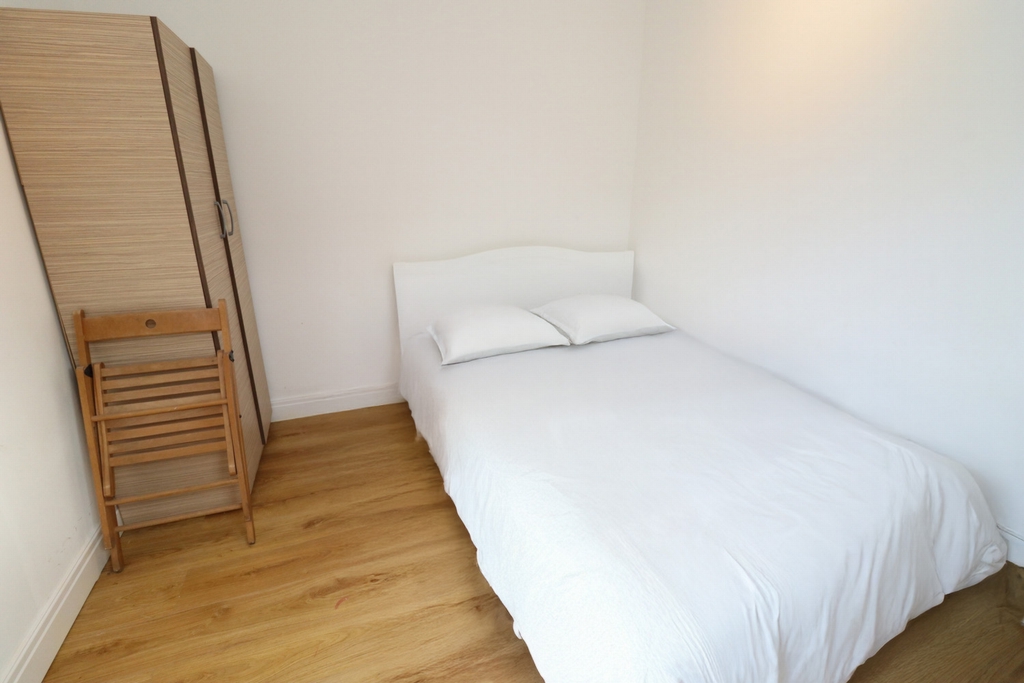 Double room - Single use to rent in St. James Street, London, E17