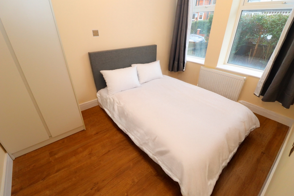 Double room - Single use to rent in Hanwell, London, W7
