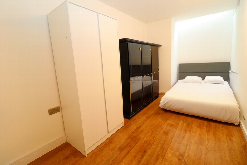 Double room - Single use to rent in Hanwell, London, W7