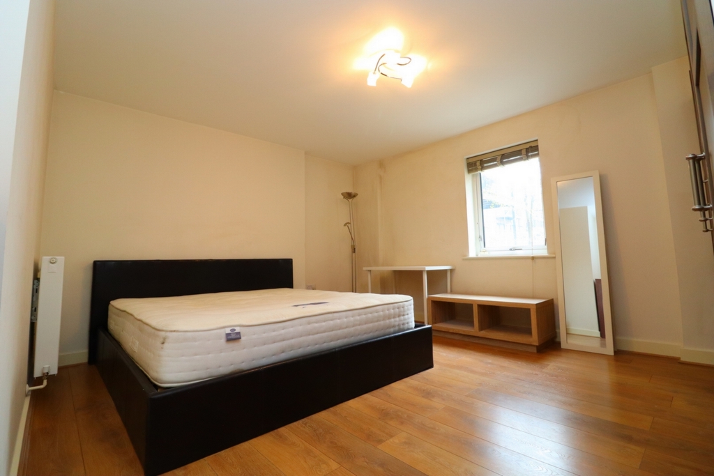 Double room - Single use to rent in Westcombe Park, London, SE7