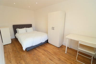 Double room - Single use to rent in 90 Boston Road, Hanwell, London, W7