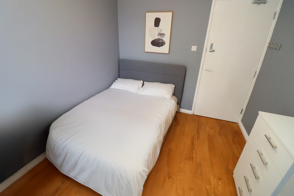 Double room - Single use to rent in Westbourne Park, London, W11