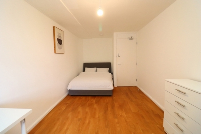Double room - Single use to rent in Sandbourne,Dartmouth Close, Westbourne Park, London, W11