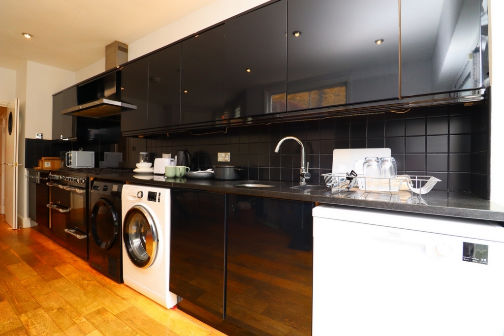 Double room - Single use to rent in West Ealing, London, W13