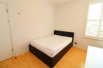 Double room - Single use to rent in Leighton Road, West Ealing, London, W13