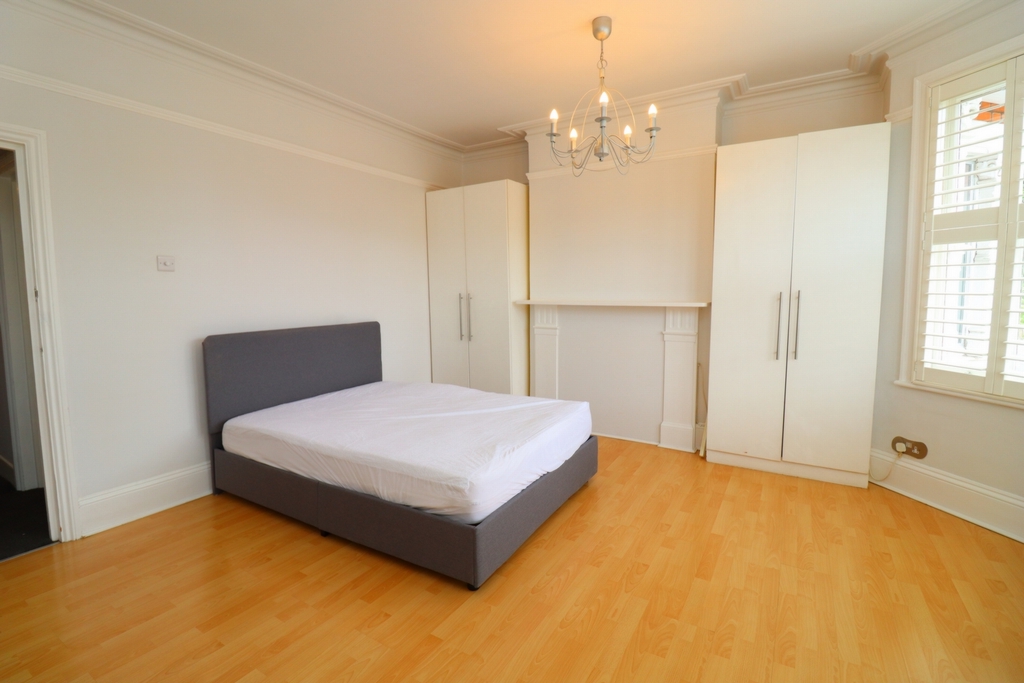 Double room - Single use to rent in West Ealing, London, W13