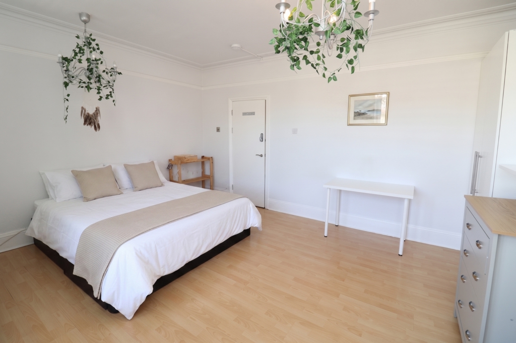 Double room - Single use to rent in West Ealing, London, W13