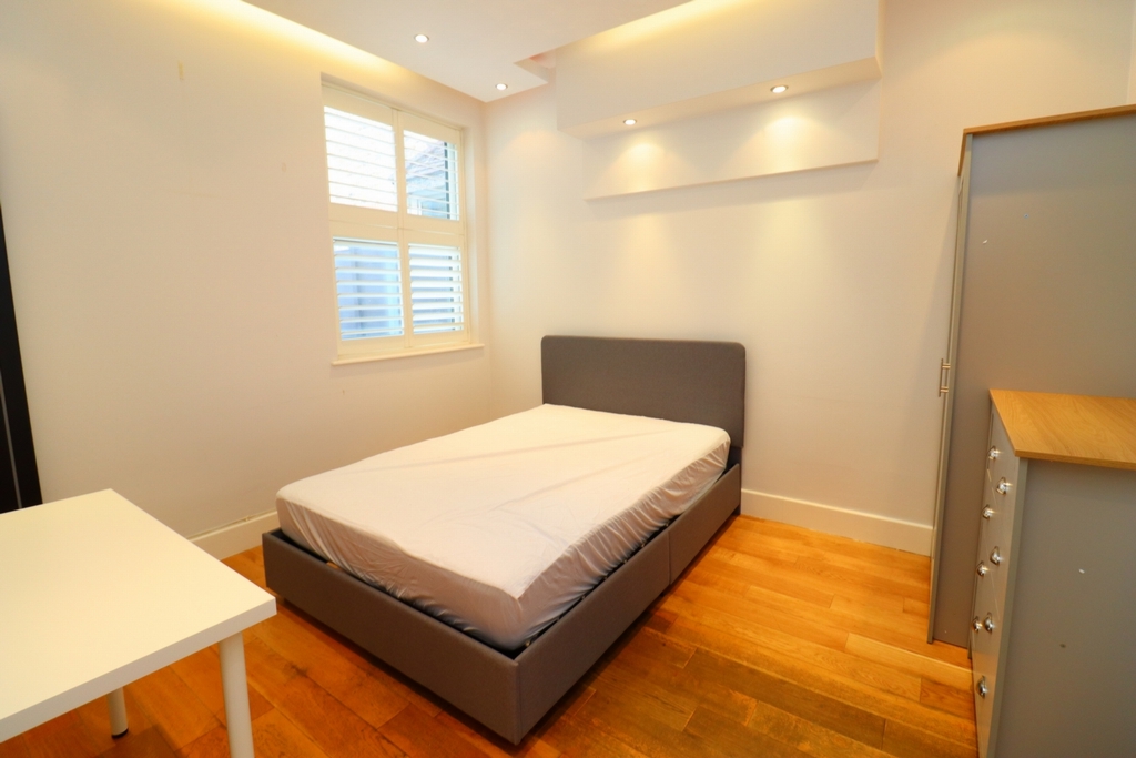 Double room - Single use to rent in West Ealing, London, W13