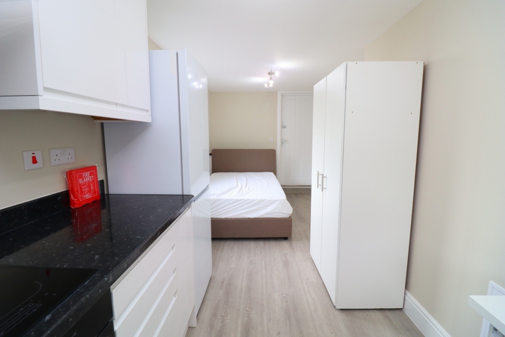 Double room - Single use to rent in South Bermondsey, London, SE8