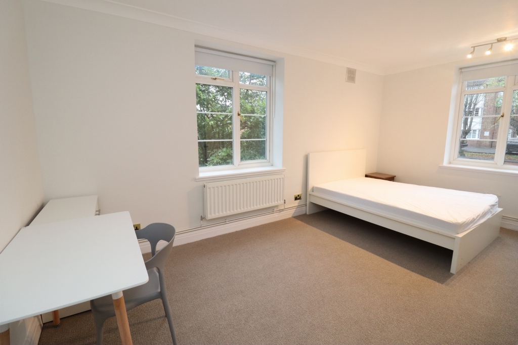 Double room - Single use to rent in Ealing Broadway, London, W5