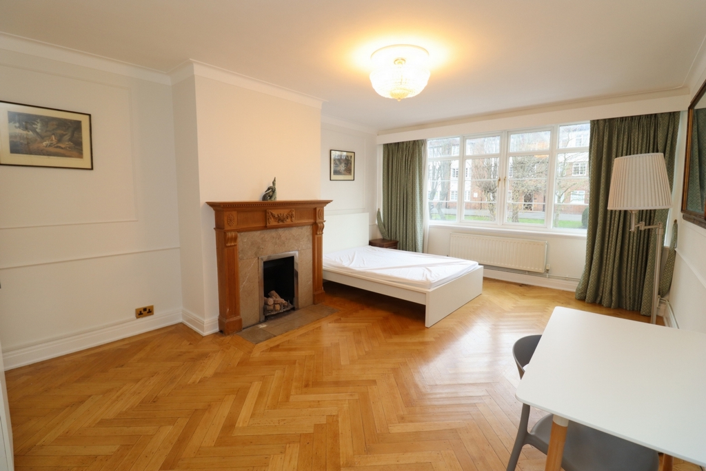 Double room - Single use to rent in Ealing Broadway, London, W5