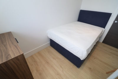 Double room - Single use to rent in Boston House,573 North End Road, Wembley, London, HA9