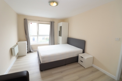 3 Bedroom Double room - Single use to rent in Windmill House, 146 Westferry Road, Isle of Dogs, London, E14
