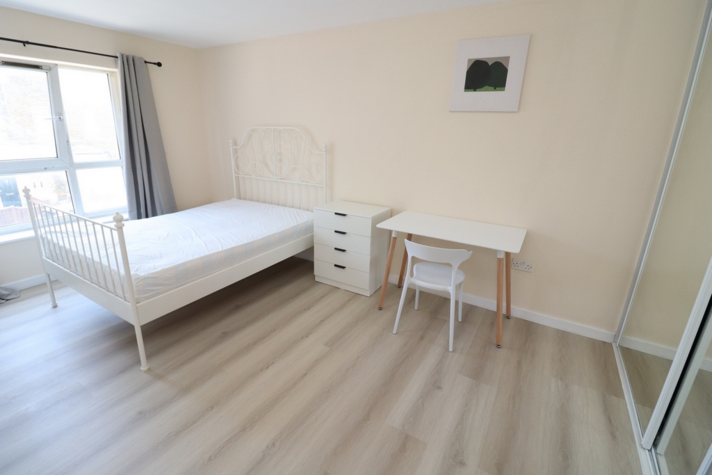 3 Bedroom Double room - Single use to rent in Isle of Dogs, London, E14