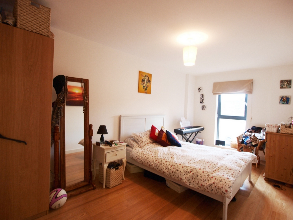 3 bedrooms flat, 376 Flat 5 Seven Sisters Road Finsbury Park London