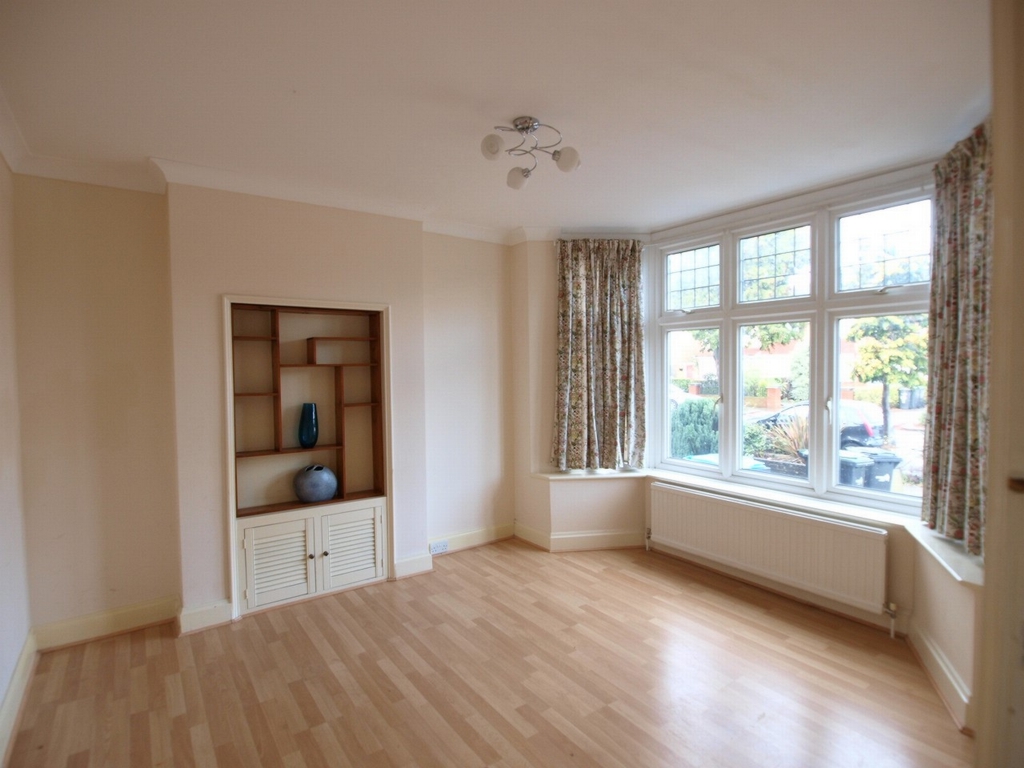 3 bedrooms house, 8 The Vale Southgate London