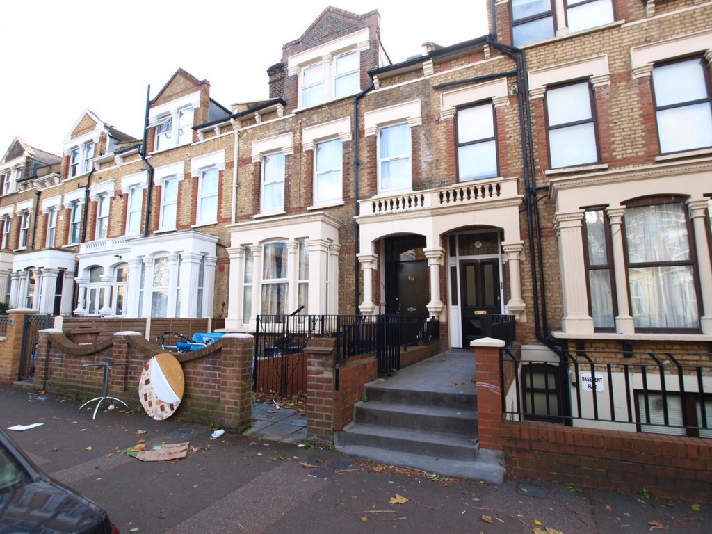 1 bedroom flat, 69 Front Basement Dunsmure Road Stamford Hill London