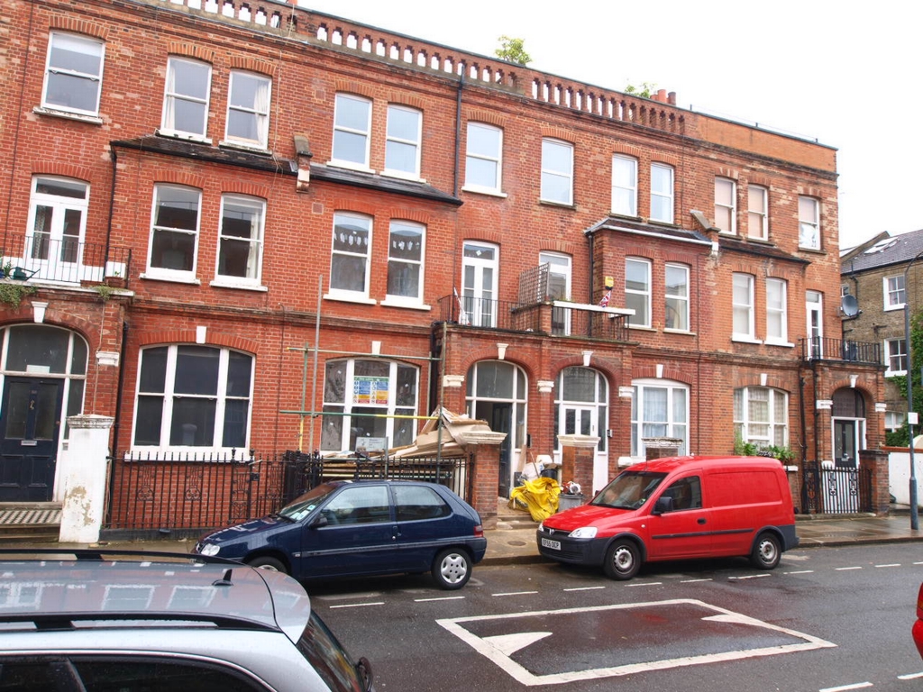 1 bedroom flat, 48 Flat 1 Perham Road West Kensington London