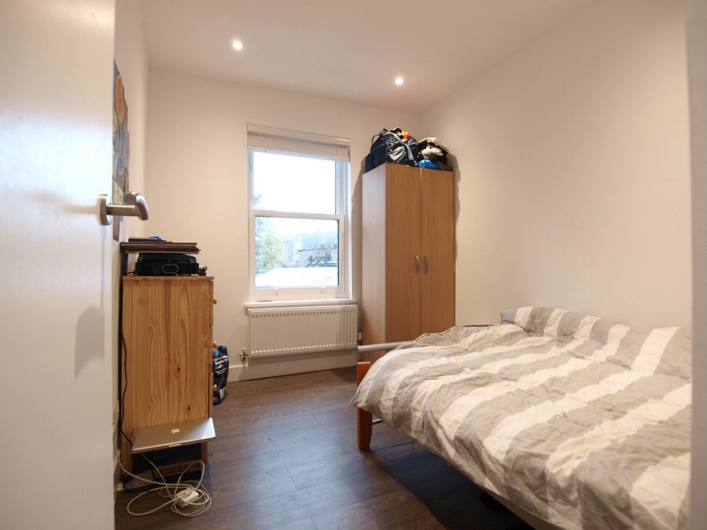 2 bedrooms flat, 8a Flat A Turnpike Lane Wood Green London