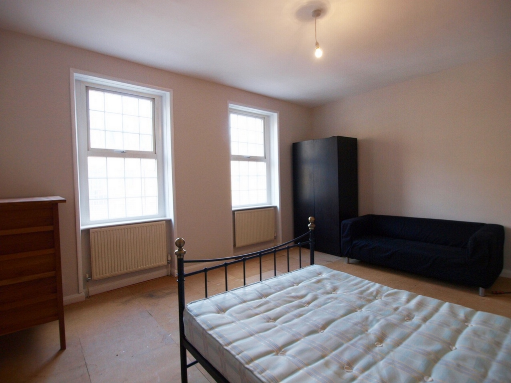 3 bedrooms maisonette, 91a Holloway Road Highbury London