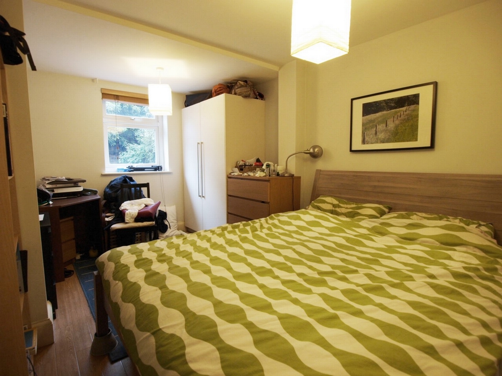 2 bedrooms flat, 53 Flat A Wilberforce Road Finsbury Park London