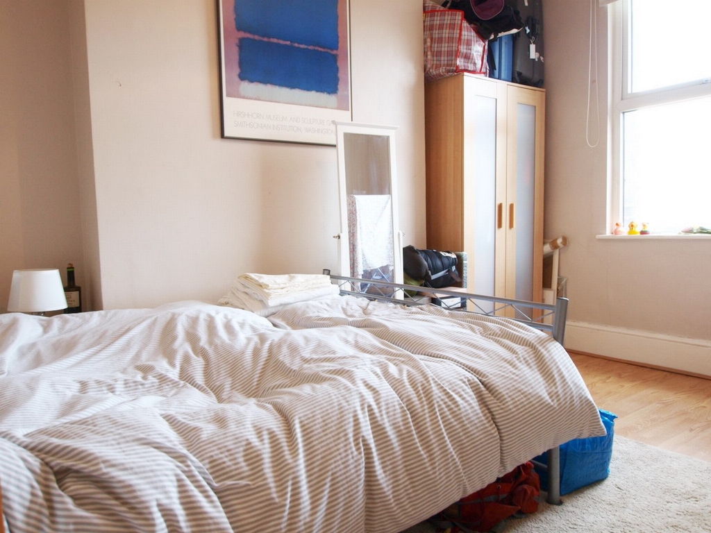 2 bedrooms flat, 56 Flat B Green Lanes Newington Green London