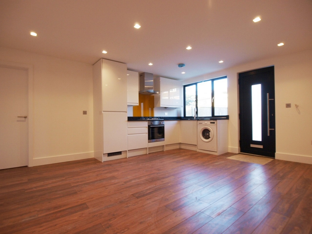2 bedrooms flat, 12a Flat 4 Thorold Road Bounds Green London