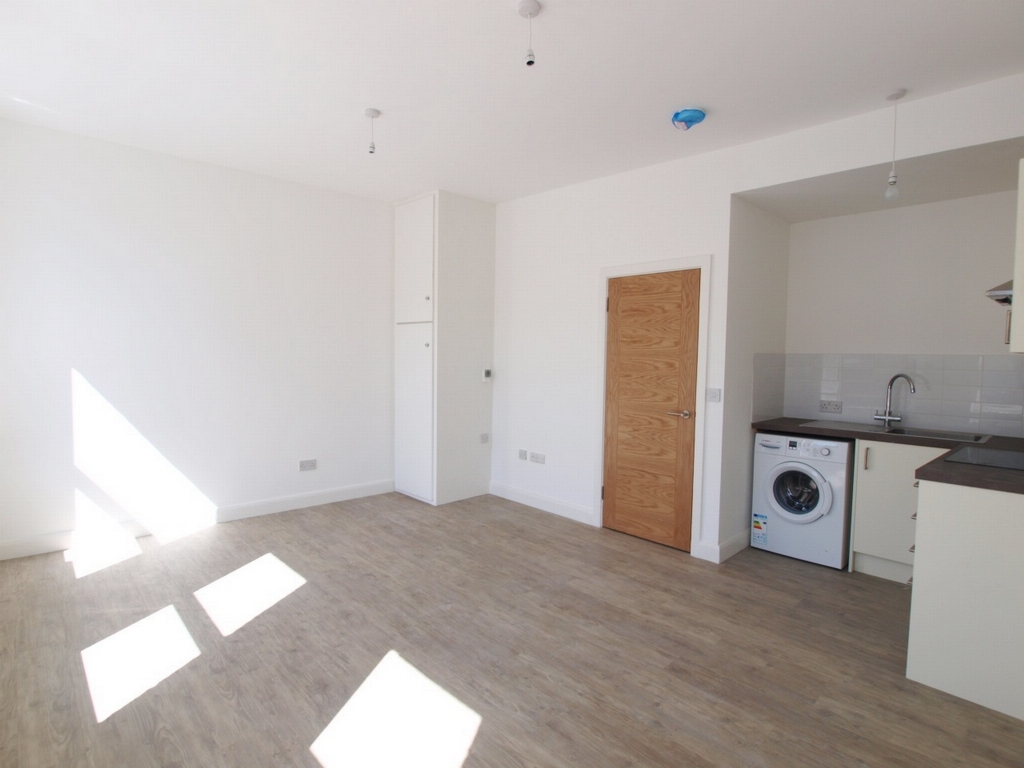 1 bedroom flat, 13 Flat A Chapel Market Islington London