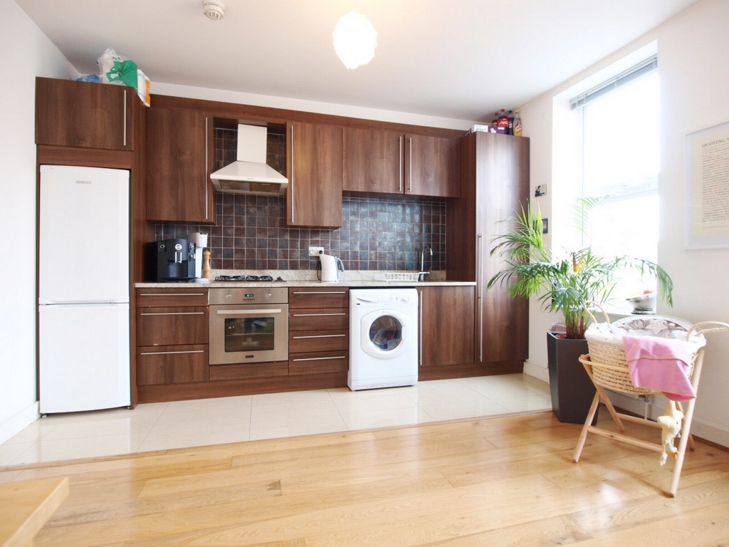 1 bedroom flat, 84 Flat A High Road East Finchley London