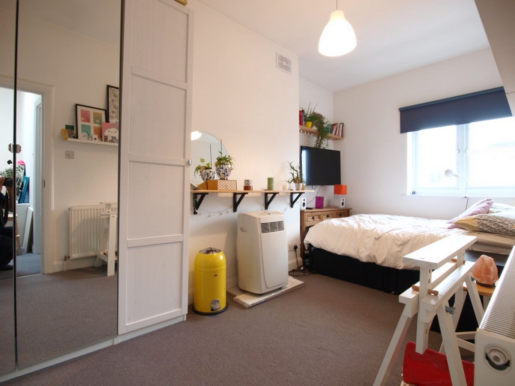 3 bedrooms flat, 12 Hornsey Road Finsbury Park London