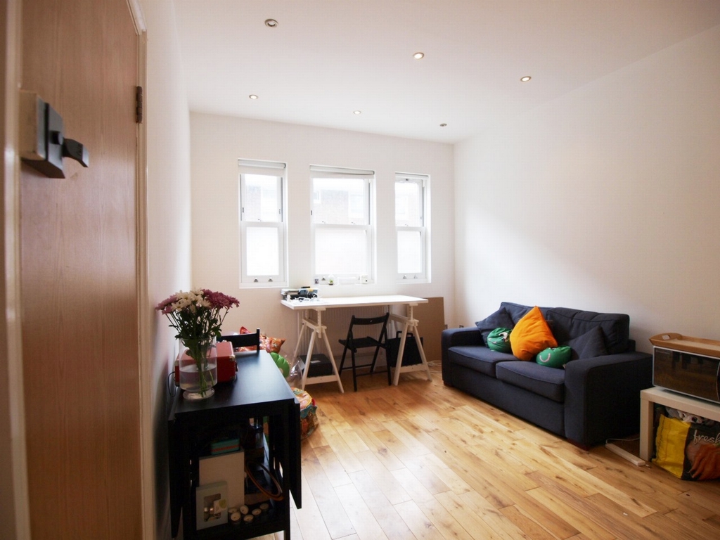 2 bedrooms flat, 390 Flat 1 Hornsey Road Finsbury Park London