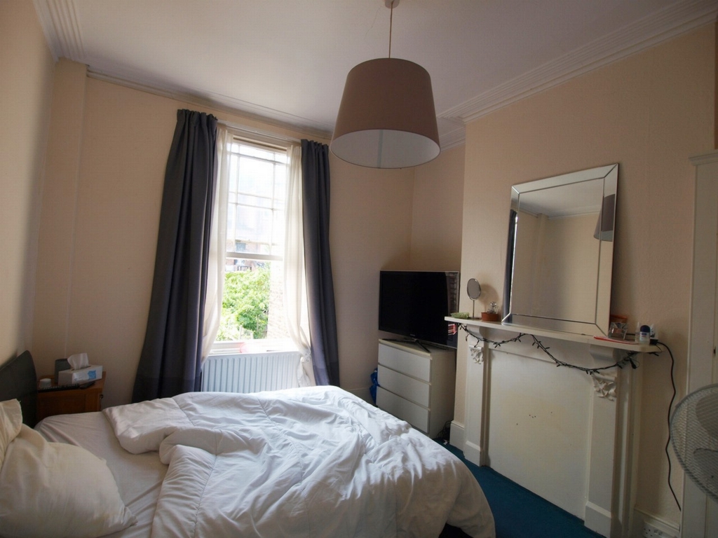 4 bedrooms house, 18 Dunford Road Islington London