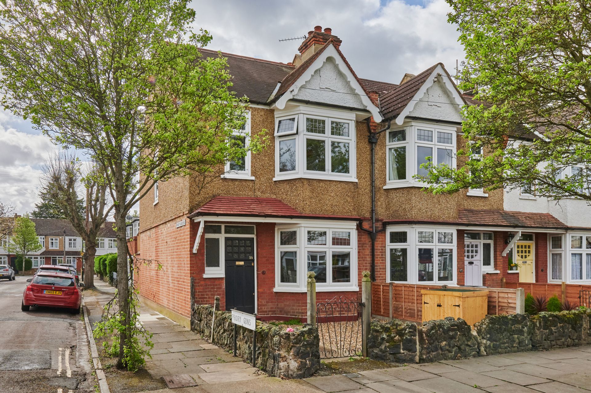 3 bedrooms house, 16 Rosslyn Avenue Barnes London