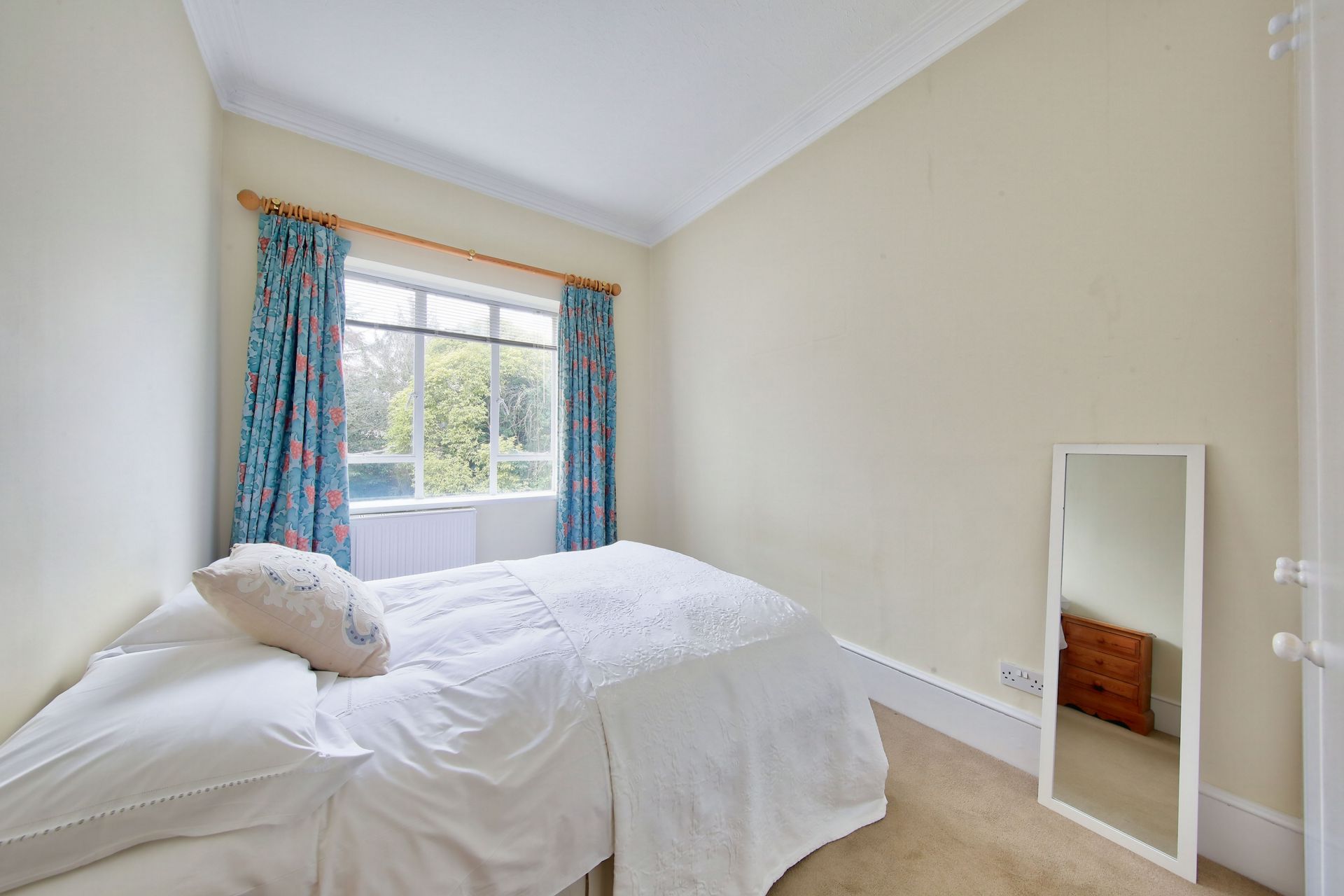 1 bedroom flat, 48 4 Keswick Road London