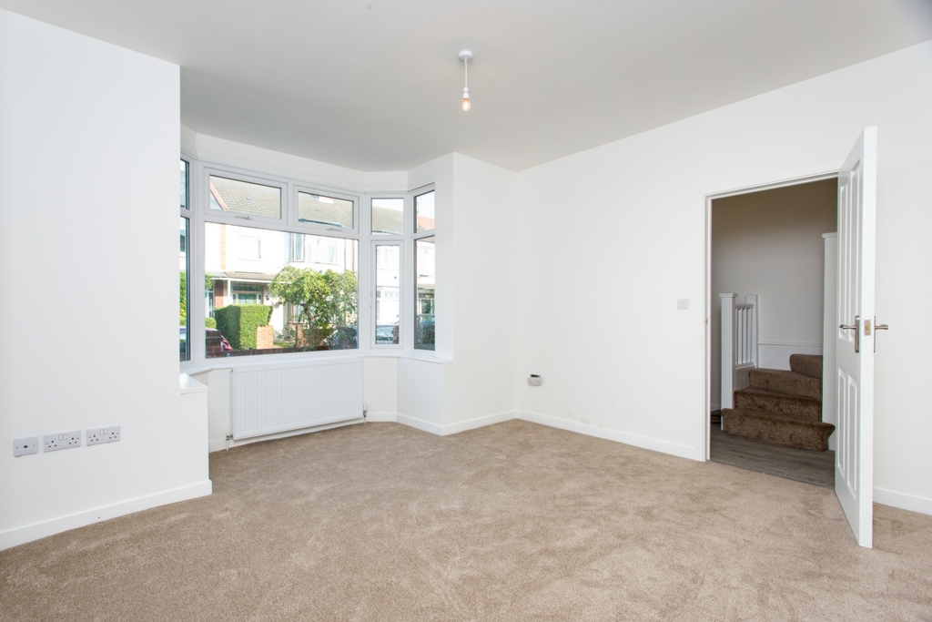 4 bedrooms end of terrace, 19 Firtree Avenue Mitcham