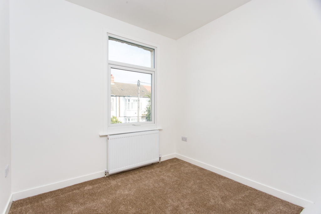 4 bedrooms end of terrace, 19 Firtree Avenue Mitcham