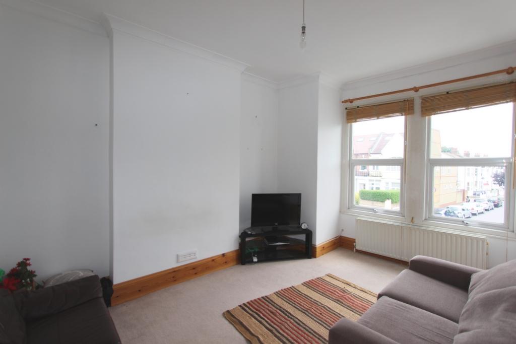 2 bedrooms maisonette, 240a Mitcham Lane Tooting London