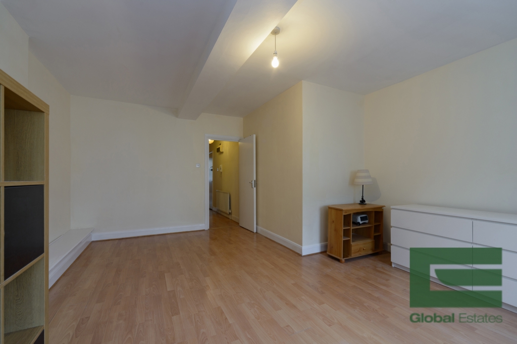 1 bedroom flat, 57a The Broadway London