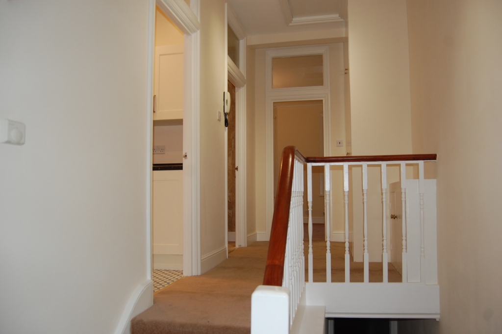 2 bedrooms flat, 39 First Floor Flat Huddlestone Road Willesden London
